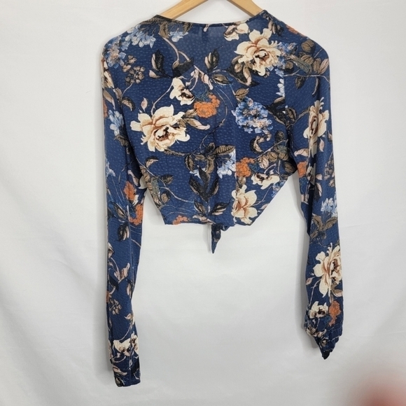 𝅺SKY and Sparrow Floral Front Tie Crop Long Sleeve - Picture 11 of 14